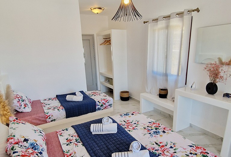 DOUBLE ROOM WITH TWIN BEDS